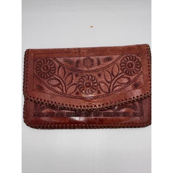 Vintage hand tooled leather womens bifold wallet with snap closure - Picture 1 of 4
